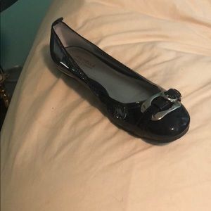Set of navy Michelle D flats. Size 7.